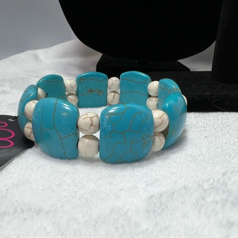 Paparazzi’s NWT Faux Turquoise and Cream Beaded Slip-On Band Bracelet